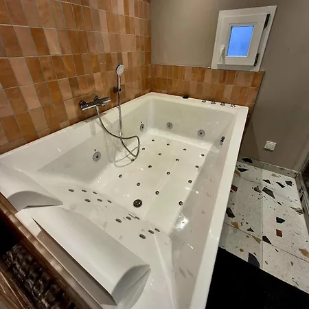 דירה Jacuzzi Et Terrasse *
